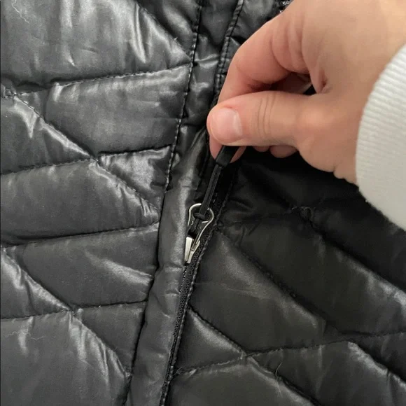 The North Face Women's Quilted Black Vest - Picture 3 of 6